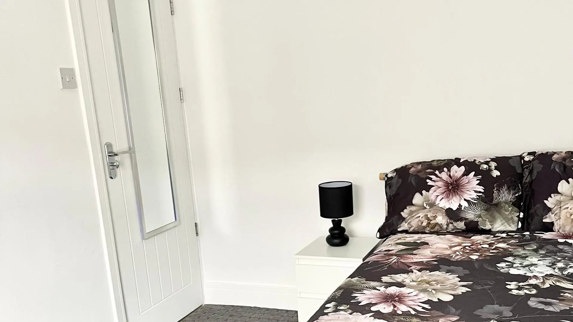 Convenient & Modern Private Bedroom Space Near Barnsley Hospital Accommodatie bij particulieren